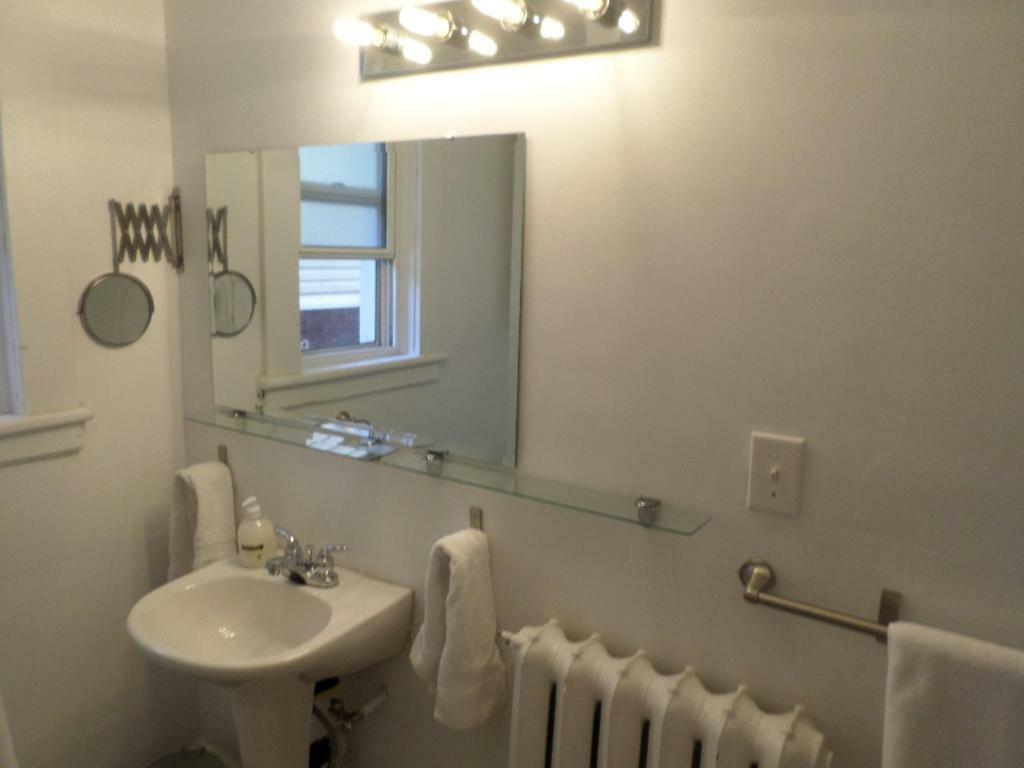 Beautiful, Clean, Quiet 2 Br-In Downtown Ottawa. Parking, Wifi And Netflix Included Leilighet Eksteriør bilde